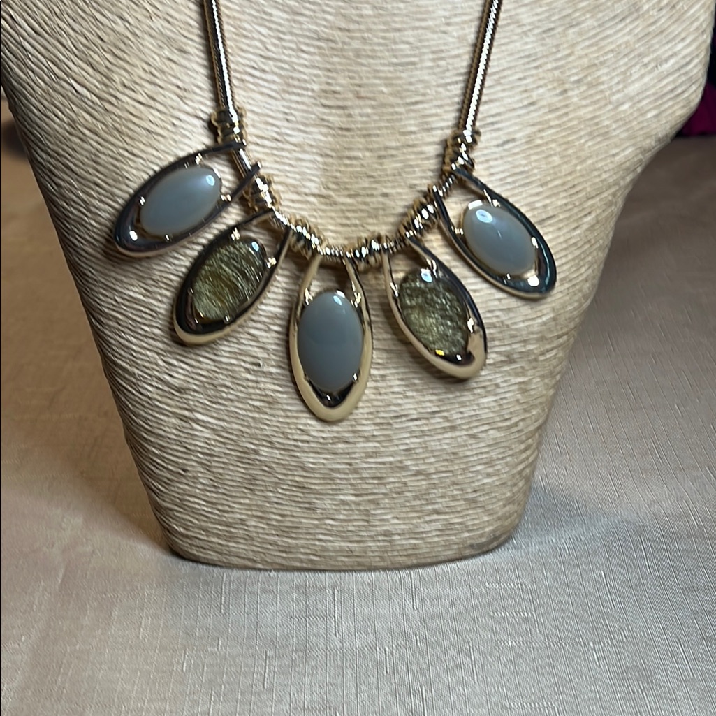 Elegant Gold And Greens Pendant Necklace 30$